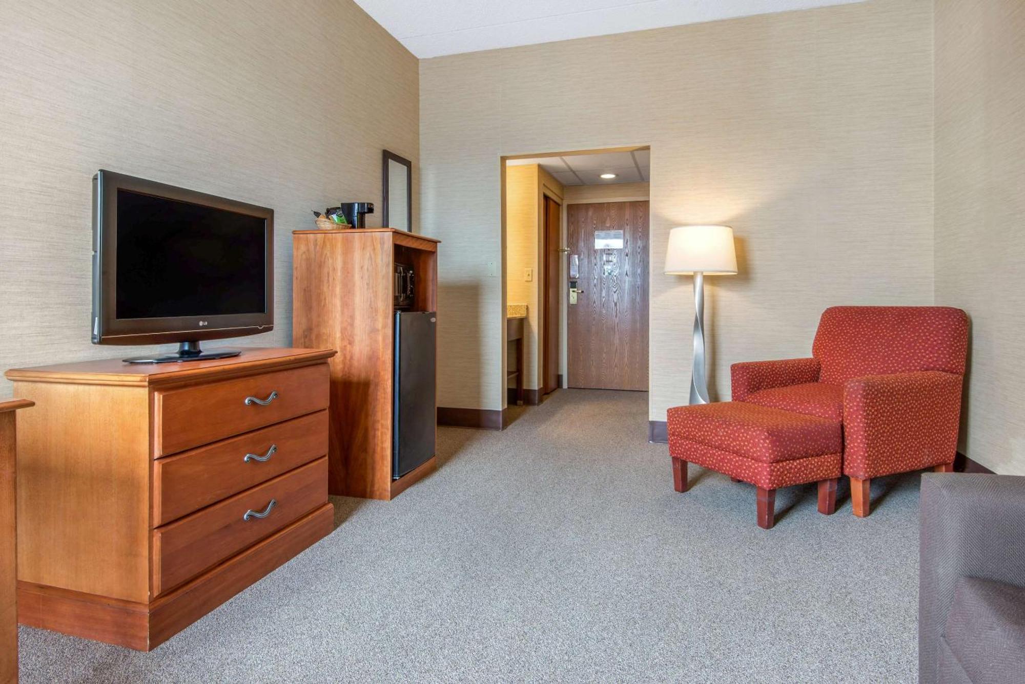 Quality Inn & Suites Мансфийлд Екстериор снимка