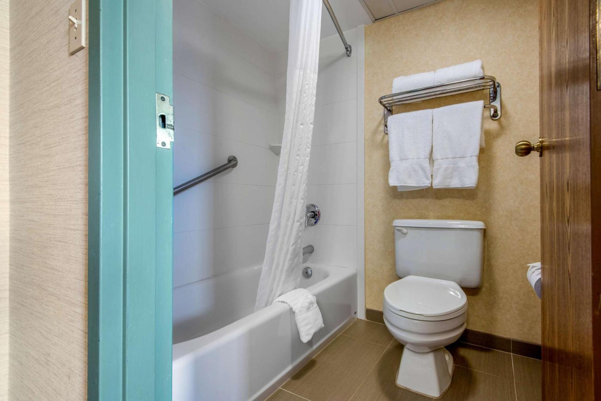 Quality Inn & Suites Мансфийлд Екстериор снимка